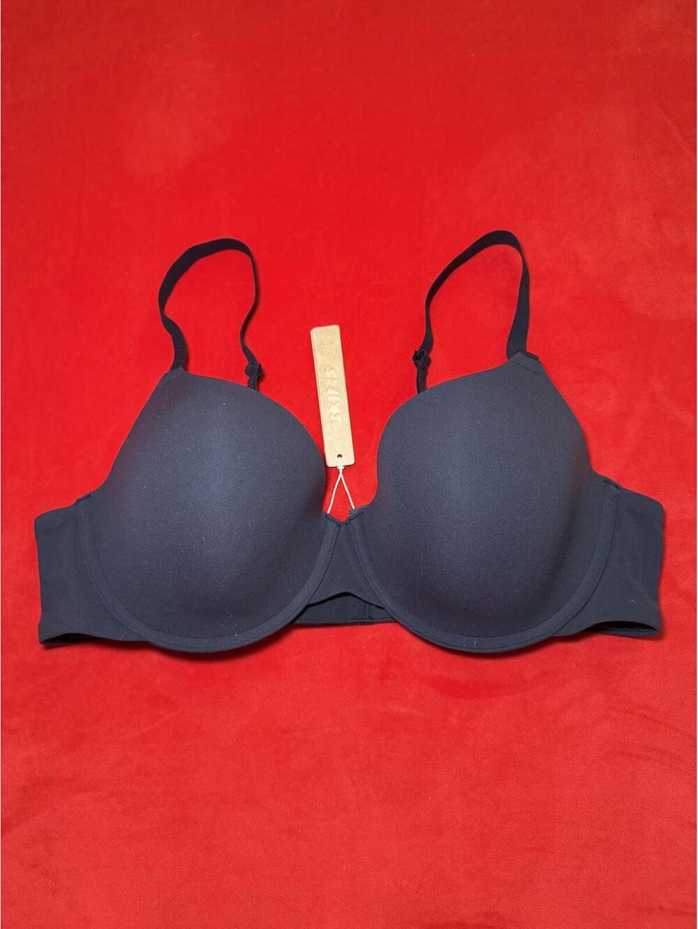 Skims Fits Everybody T Shirt Bra Color ONYX Size 40C
